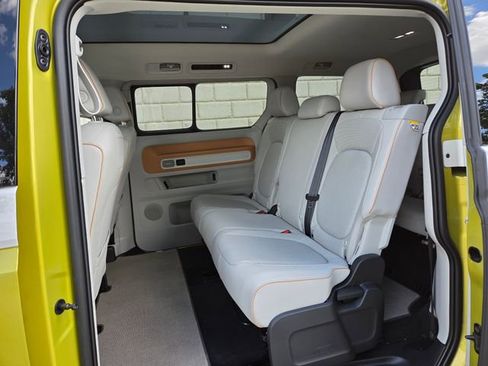 Used 2025 Volkswagen ID. Buzz 1st Edition RWD image 31