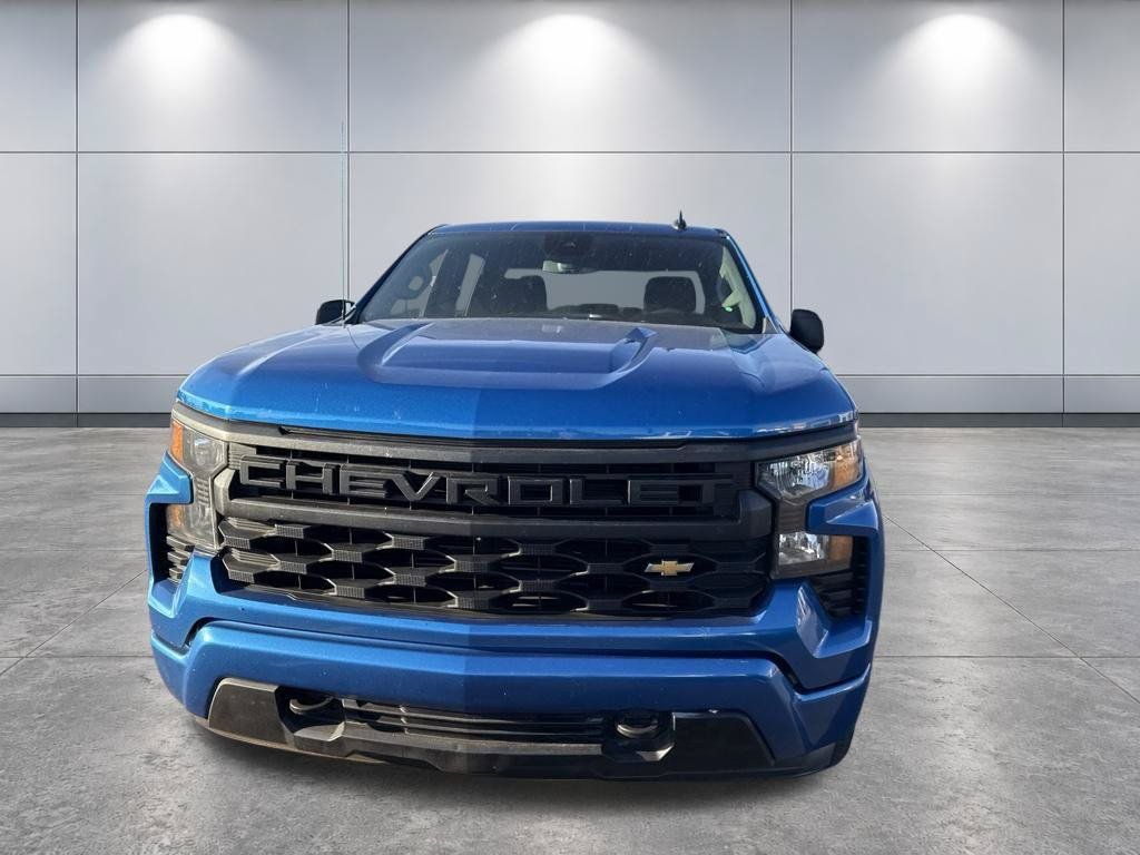 Used 2023 Chevrolet Silverado 1500 Custom AWD/4WD image 2