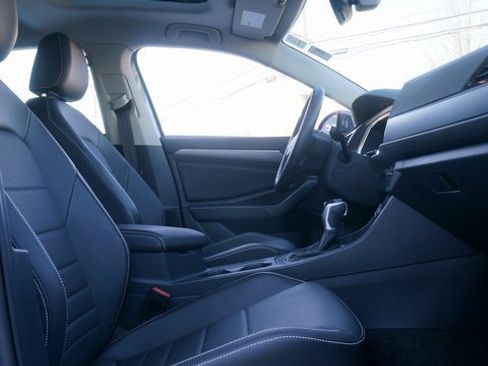 Certified 2023 Volkswagen Jetta SE w/ Panoramic Sunroof Package image 50