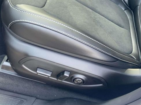 New 2025 Jeep Grand Cherokee Altitude image 17