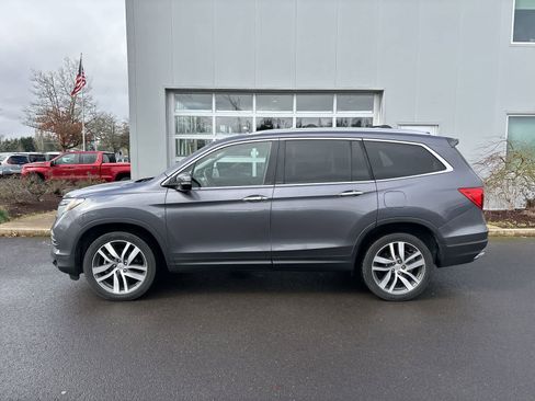 Used 2017 Honda Pilot Elite image 2