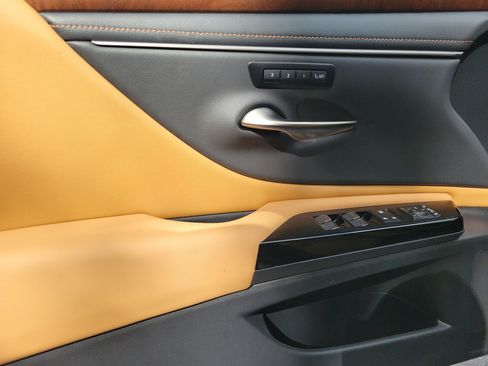 Certified 2024 Lexus ES 350 w/ Premium Package FWD image 19