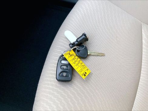Used 2014 Hyundai Elantra SE w/ Option Group 02 FWD image 15