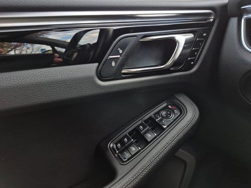 Used 2016 Porsche Macan S image 22