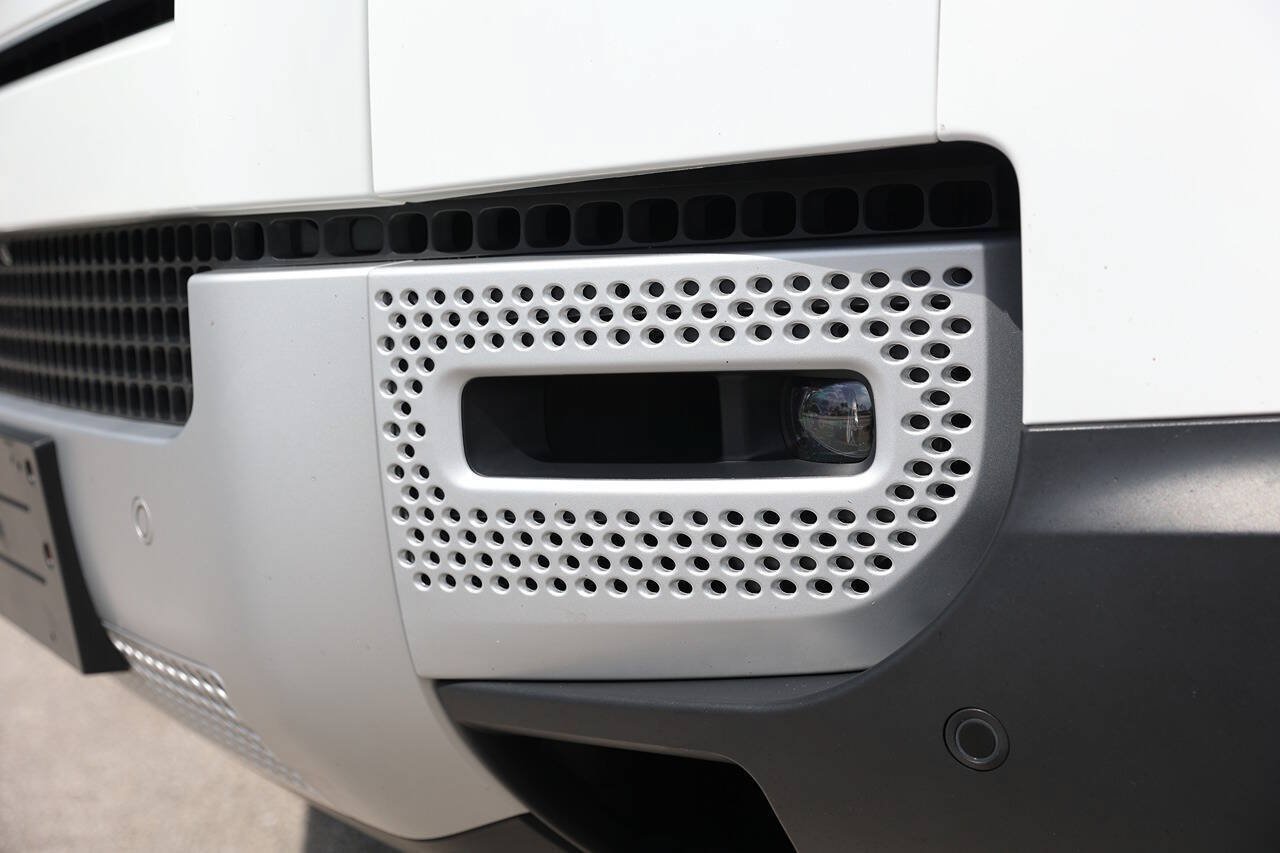 Used 2022 Land Rover Defender 110 SE AWD/4WD image 16