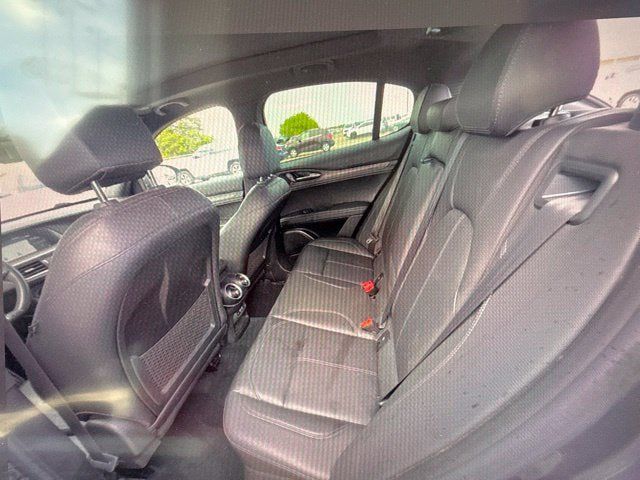 Used 2023 Alfa Romeo Stelvio Ti AWD/4WD image 7