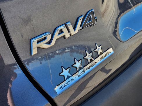 Used 2023 Toyota RAV4 LE image 12