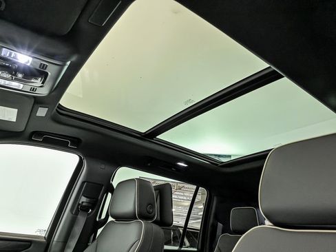 New 2026 GMC Yukon XL Elevation w/ Elevation Premium Package AWD/4WD image 10