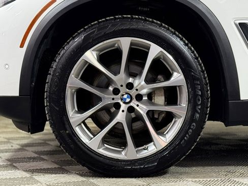 Used 2022 BMW X5 xDrive40i w/ Premium Package image 2