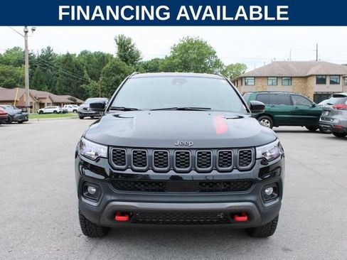 Used 2025 Jeep Compass Trailhawk AWD/4WD image 3