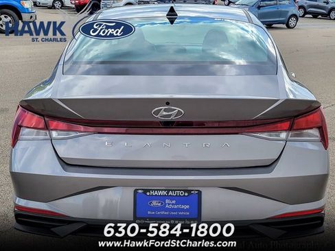 Used 2022 Hyundai Elantra SEL w/ Convenience Package FWD image 5