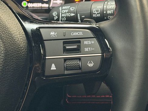 Used 2025 Honda Pilot Black Edition image 17