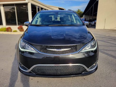 Used 2020 Chrysler Pacifica Limited FWD image 2