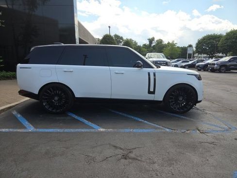Used 2025 Land Rover Range Rover Long Wheelbase SE AWD/4WD image 2