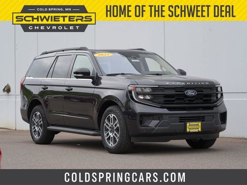 Used 2025 Ford Expedition Active AWD/4WD image 1