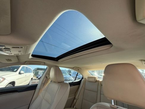 Used 2013 Lexus ES 350 w/ Luxury Pkg & Navigation w/ Luxury Pkg FWD image 17