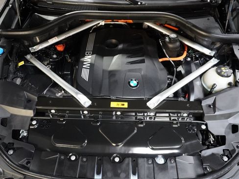 Certified 2024 BMW X5 xDrive50e w/ Premium Package image 27