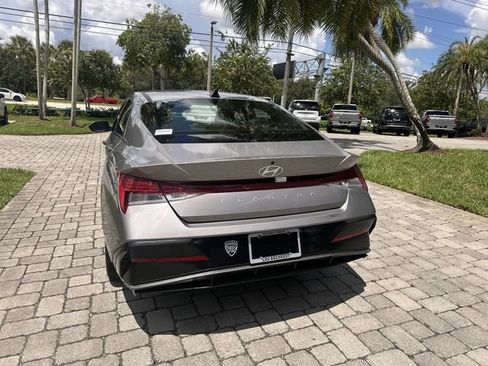 Used 2025 Hyundai Elantra SEL FWD image 36