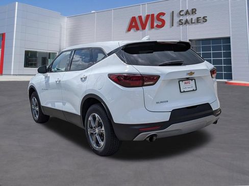 Used 2025 Chevrolet Blazer LT FWD image 9