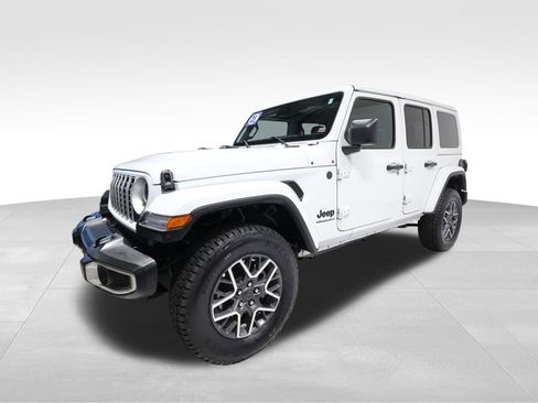 Used 2025 Jeep Wrangler Sahara image 8