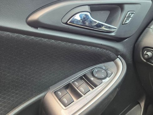 Used 2025 Chevrolet Malibu LT FWD image 11