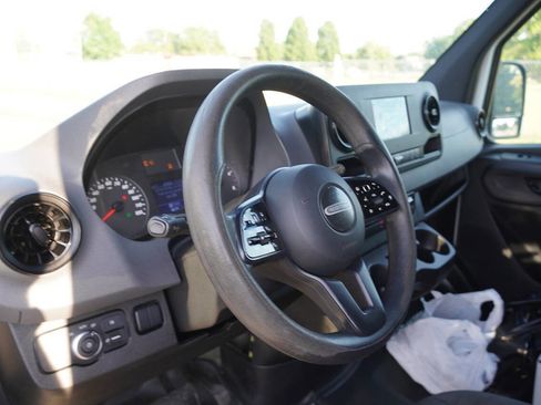 Used 2020 Freightliner Sprinter 2500 RWD image 15