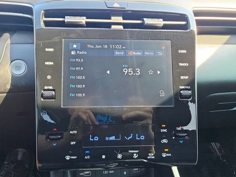 Certified 2023 Hyundai Tucson SEL w/ Convenience Package FWD image 17