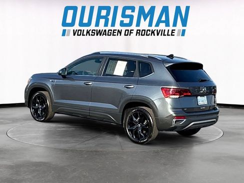 Used 2024 Volkswagen Taos SE image 4