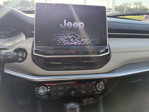 Used 2024 Jeep Compass Limited AWD/4WD image 13