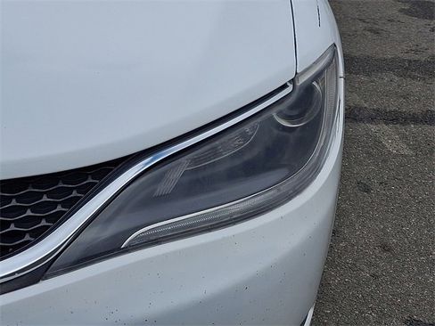 Used 2015 Chrysler 200 Limited w/ Convenience Group image 9