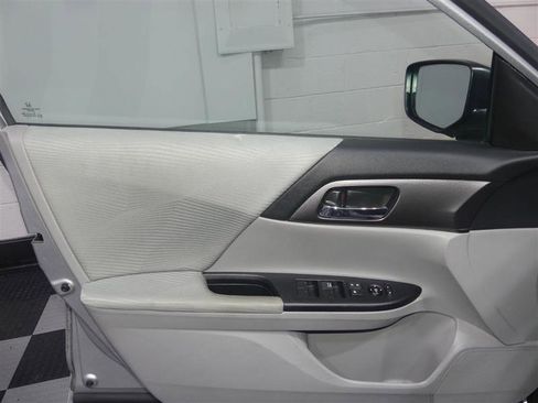 Used 2014 Honda Accord LX image 17