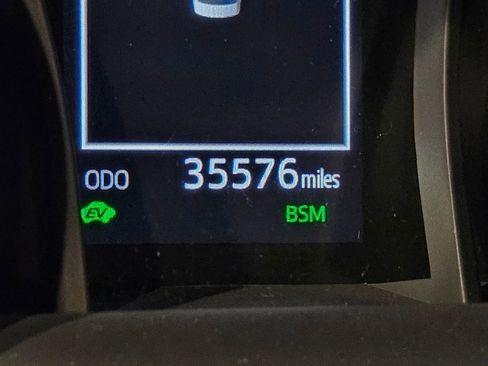 Used 2021 Toyota Camry LE image 29