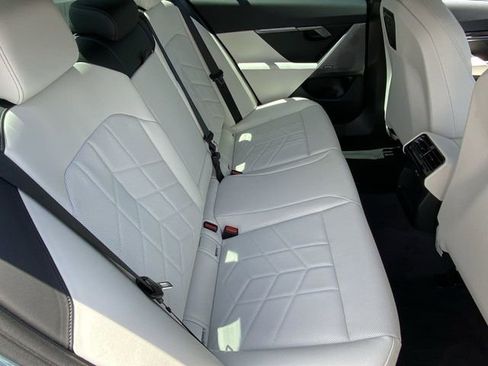 Used 2025 BMW i5 eDrive40i w/ Premium Package RWD image 13