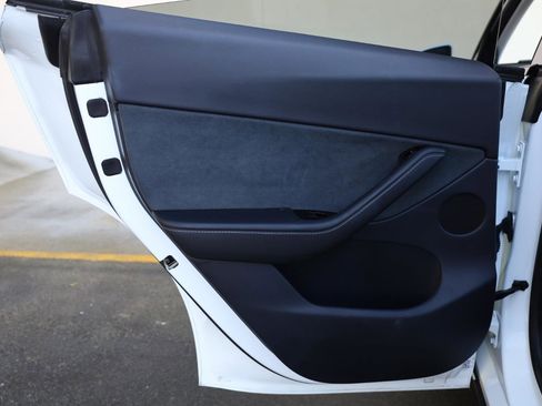 Used 2020 Tesla Model Y Long Range AWD/4WD image 19