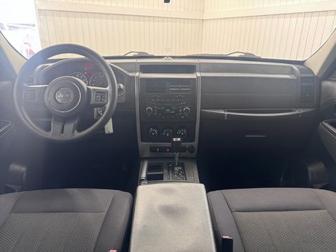 Used 2011 Jeep Liberty Sport image 16