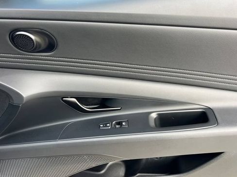 Certified 2025 Hyundai Elantra SEL FWD image 21