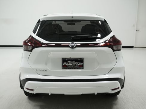 Used 2021 Nissan Kicks S image 5
