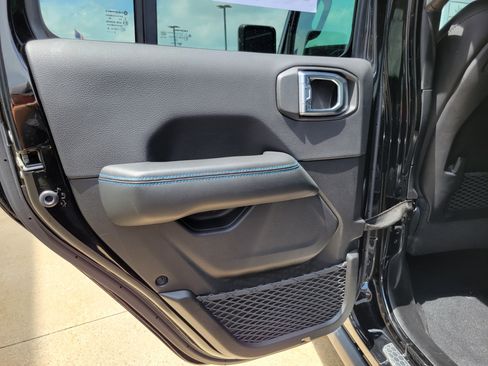 Used 2024 Jeep Wrangler Unlimited Rubicon 4xe AWD/4WD image 17