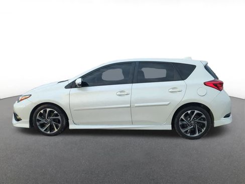 Used 2017 Toyota Corolla iM image 3