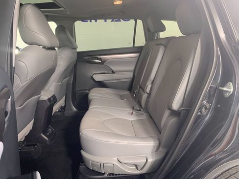 Used 2021 Toyota Highlander Limited AWD/4WD image 32