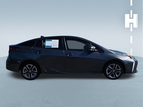 Used 2022 Toyota Prius Limited FWD image 2