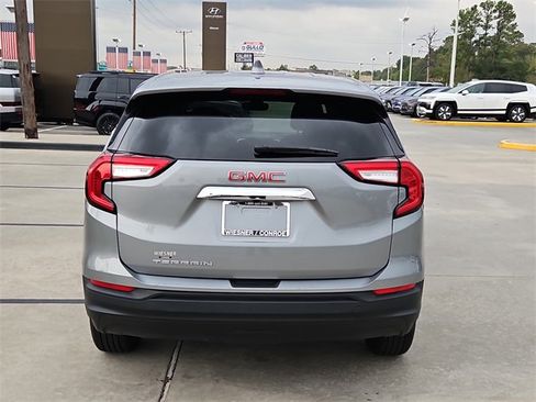 Used 2024 GMC Terrain SLE image 9