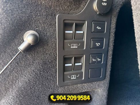 Used 2017 Land Rover Discovery HSE image 28