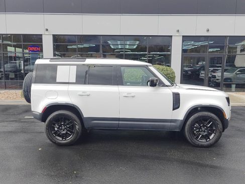 Used 2025 Land Rover Defender 110 S image 8