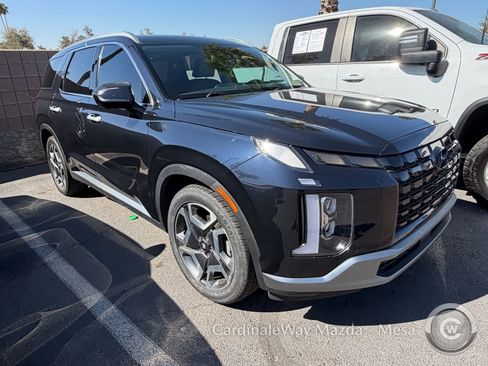 Used 2023 Hyundai Palisade Limited FWD image 2