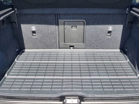 Used 2023 Volvo XC40 B5 Plus w/ Climate Package image 21