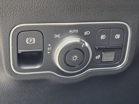 Used 2025 Mercedes-Benz GLA 250 4MATIC image 21