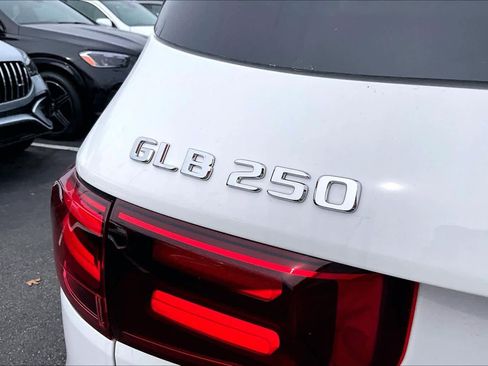 New 2026 Mercedes-Benz GLB 250 4MATIC image 7