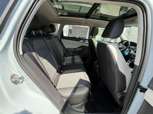 New 2026 Volkswagen Taos SE AWD/4WD image 23