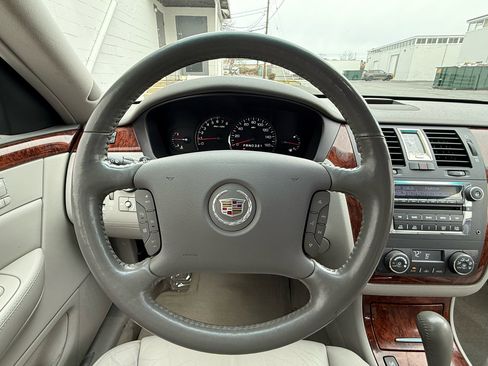 Used 2006 Cadillac DTS image 45